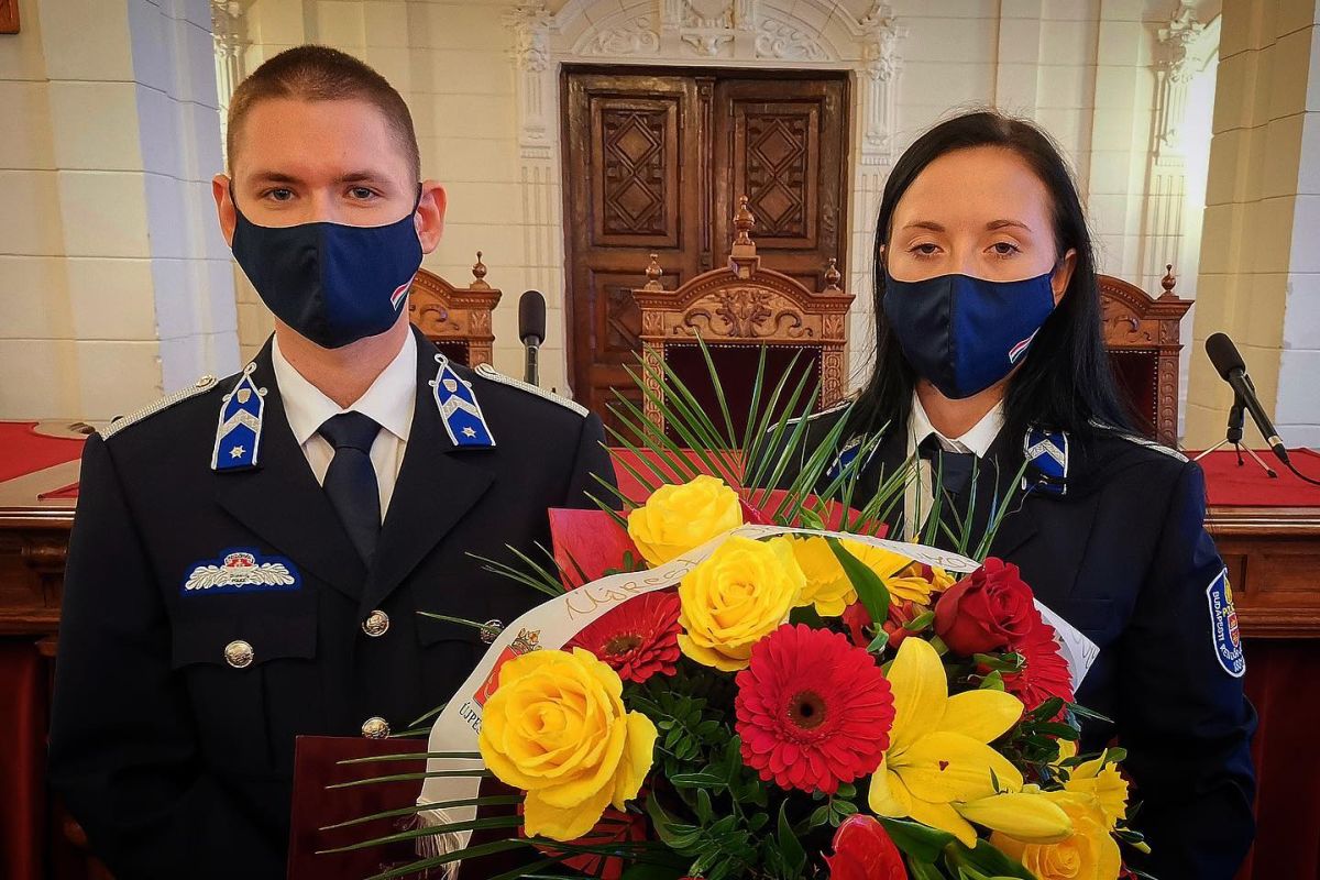 Újpest is megköszönte a megkéselt rendőr és az őt megmentő társa munkáját