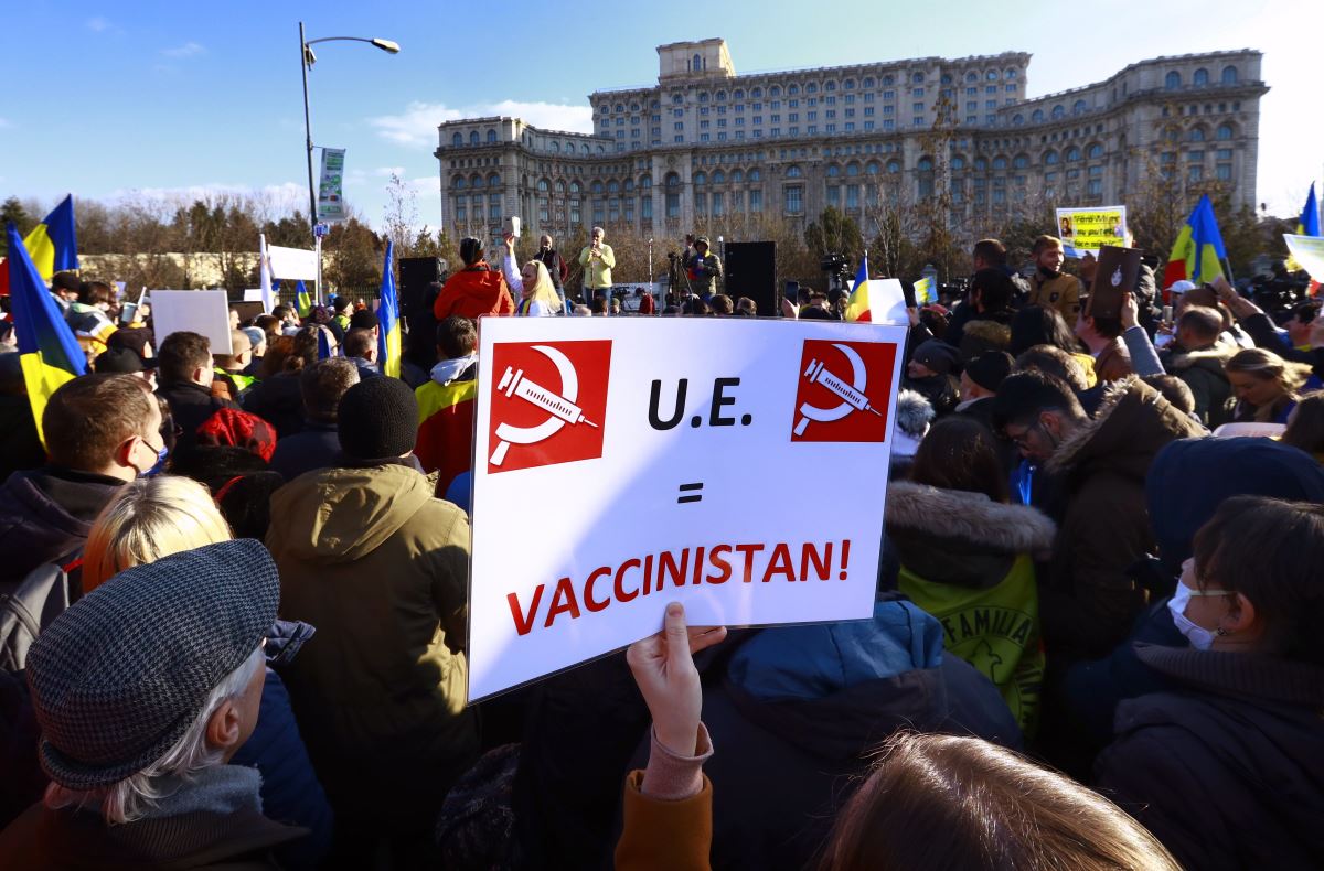 Románia elfogadja a magyar oltási igazolványt, de a többieknek marad a karantén vagy a negatív PCR