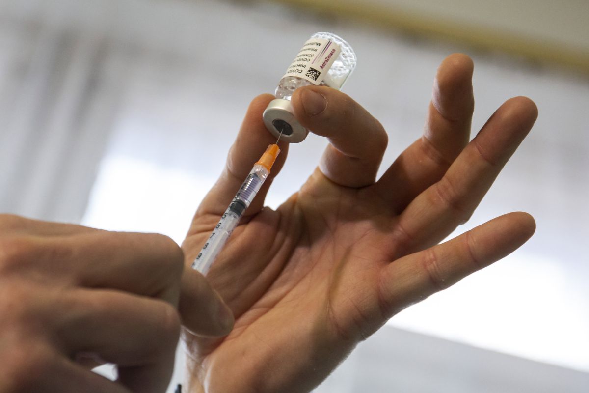 EMA: továbbra sem találni kockázati tényezőt az AstraZeneca vakcinájával kapcsolatban