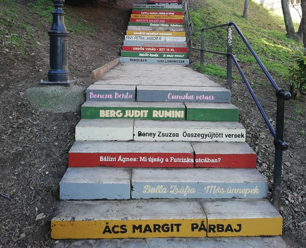Írónők kerültek a vízivárosi lépcsőkre