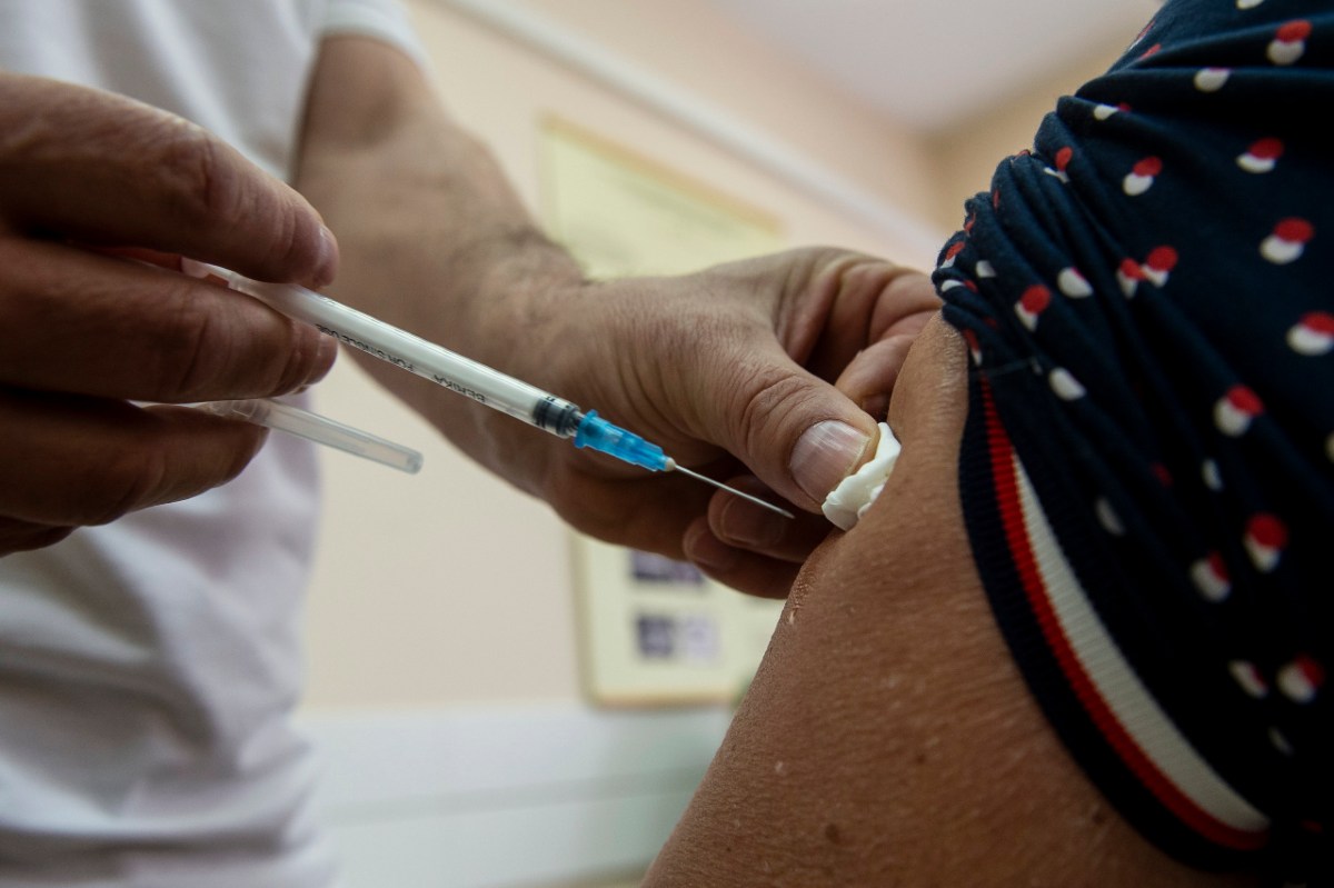 MOK: összehasonlításra alkalmatlan a kormány vakcinatáblázata
