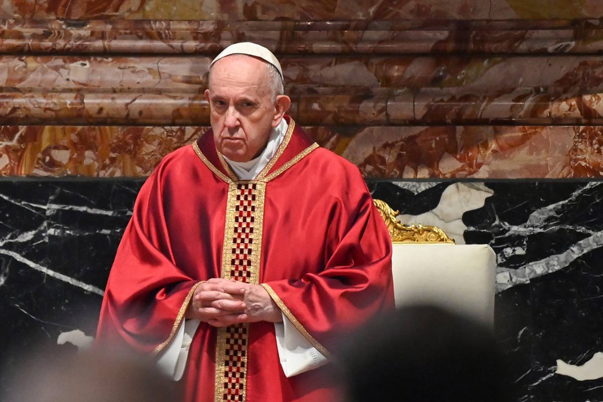 Elmúlt Ferenc pápa láza, de a jövő hétig még kórházban maradhat