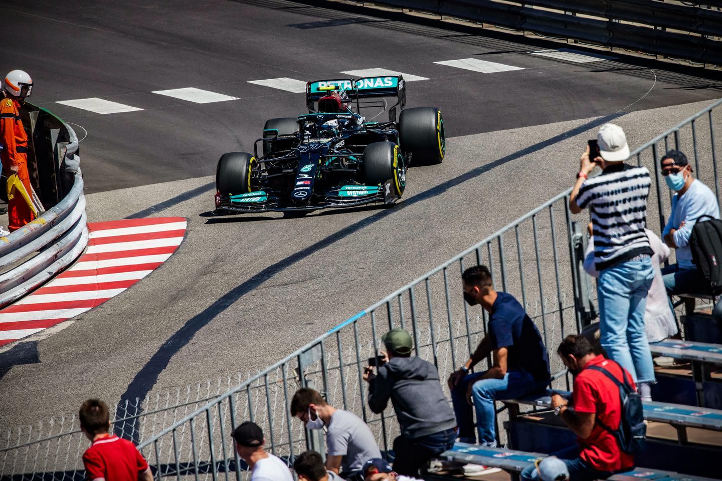Leclerc indul Monacóban a pole pozícióból