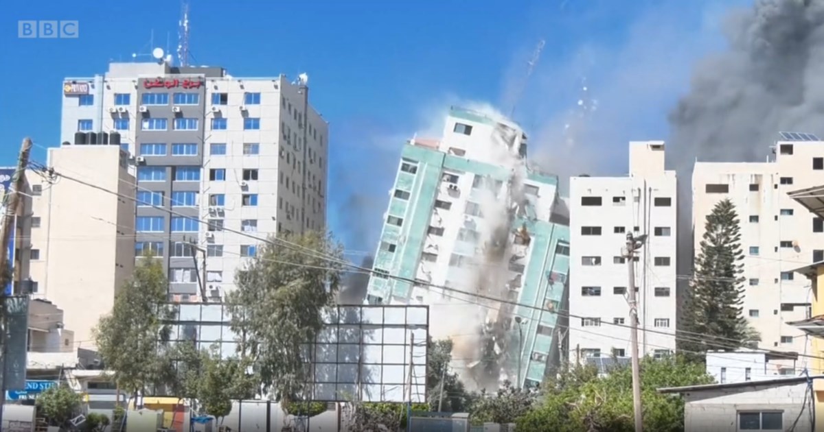 Az izraeli hadsereg lebombázta a gázai toronyházat