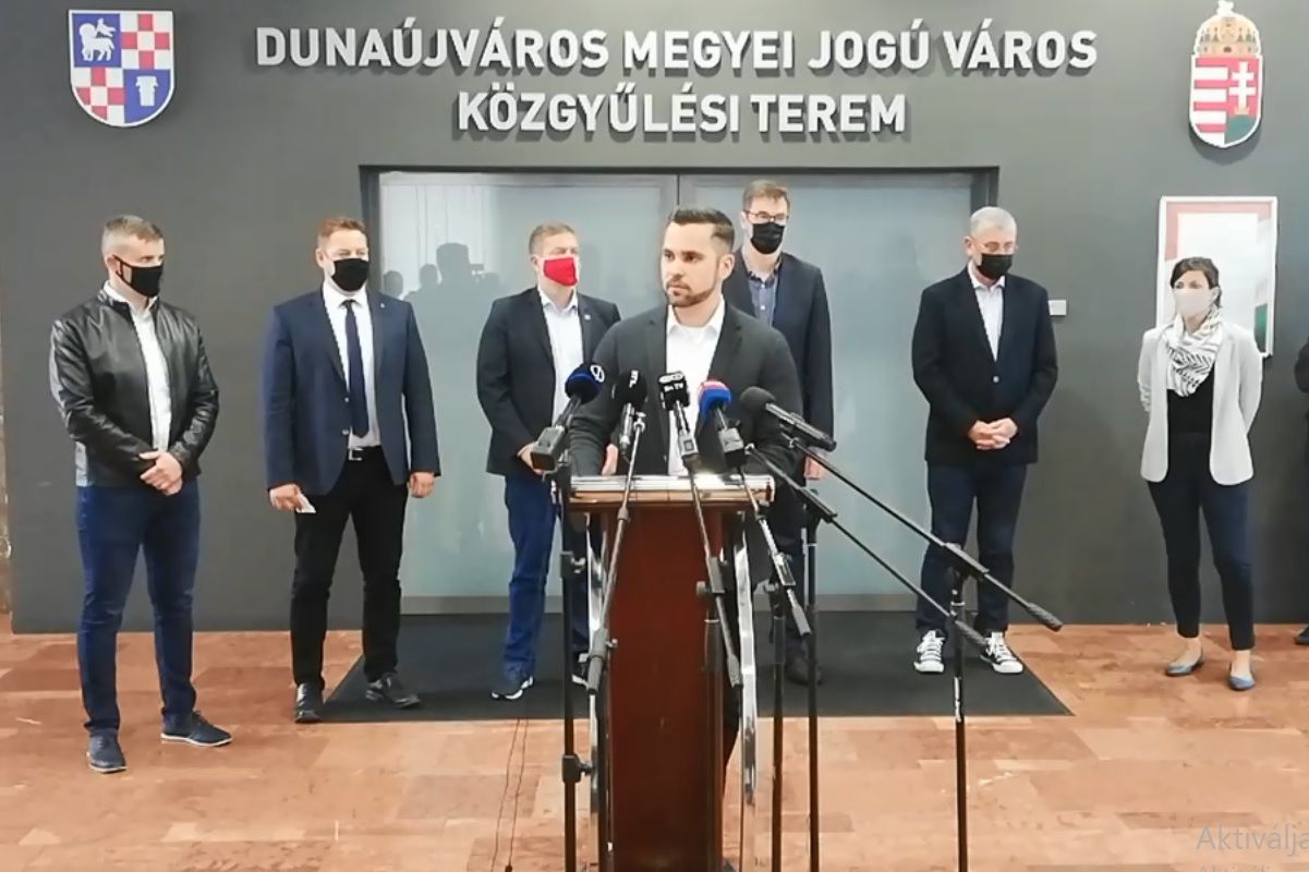 „A dunaújvárosiakon csattan a pofon” – a teljes ellenzék tiltakozott egy új fideszes javaslat ellen