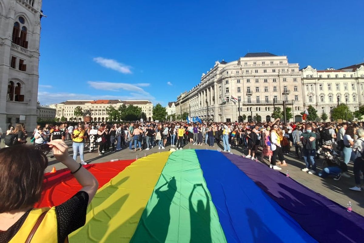 30 nagykövetség közösen állt ki az LMBT-emberek mellett