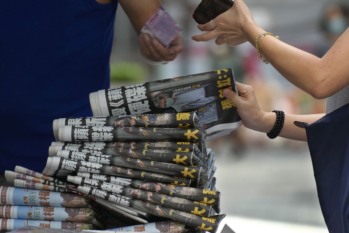 Megszűnik a hongkongi lap, ahol nemrég kétszáz rendőr razziázott
