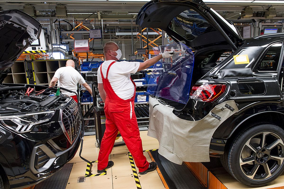 Leáll a magyar Audi-gyár