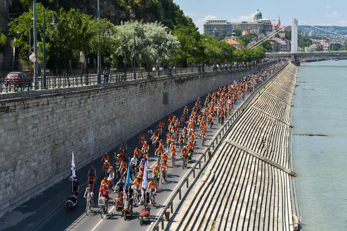15 ezer kerékpáros tekert együtt Budapesten