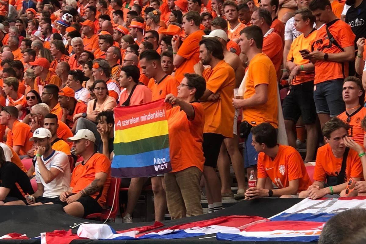 MLSZ: Szivárványszínű zászlót is be lehetett vinni a holland–cseh meccsre