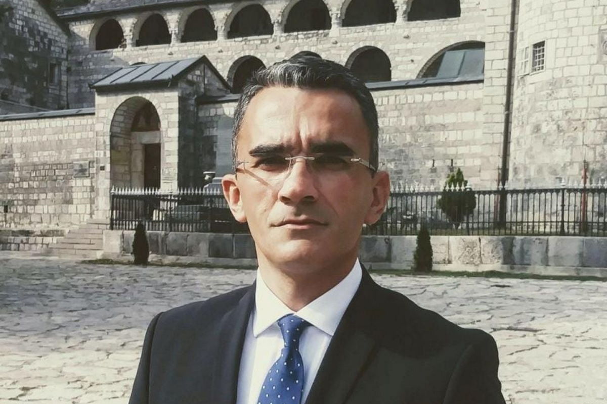 Menesztették a montenegrói minisztert, mert tagadta a srebrenicai mészárlást