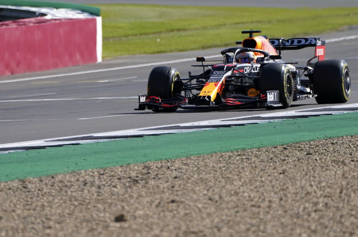Max Verstappen nyerte a Forma–1 történelmi sprintfutamát