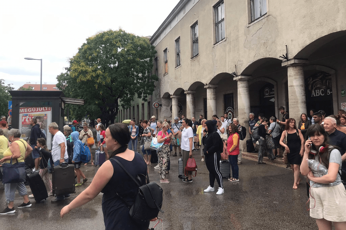 Káoszra panaszkodnak az utasok a Győr-Budapest vonalon